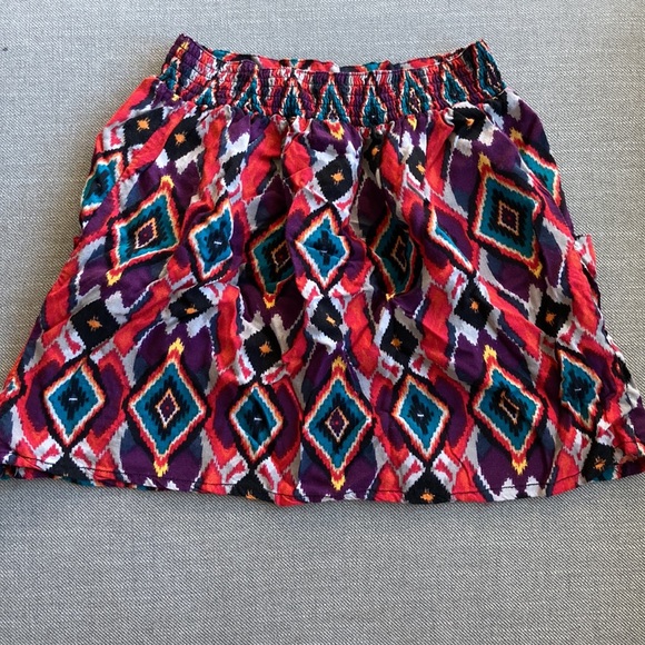 Material Girl colourful skirt with pockets in size S. - Picture 2 of 3